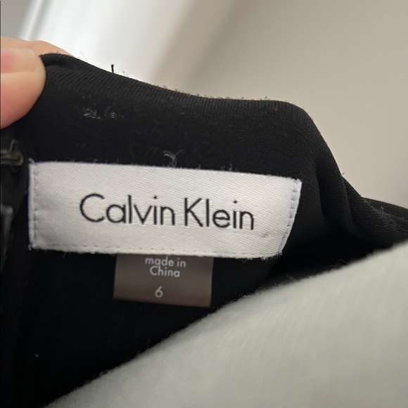 Elegant Little Black Dress - Picture 2 of 5